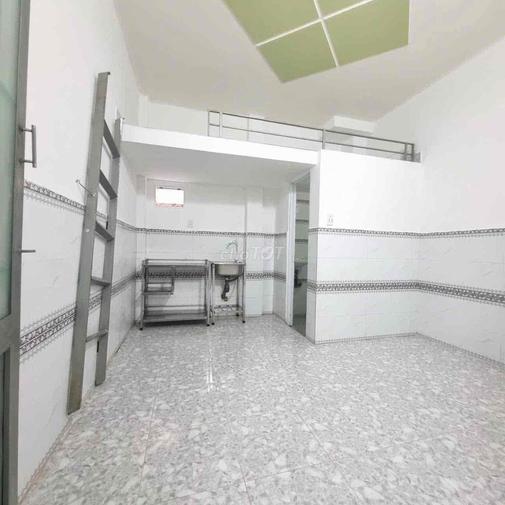 The new guard room is clean, the trade scene is clean