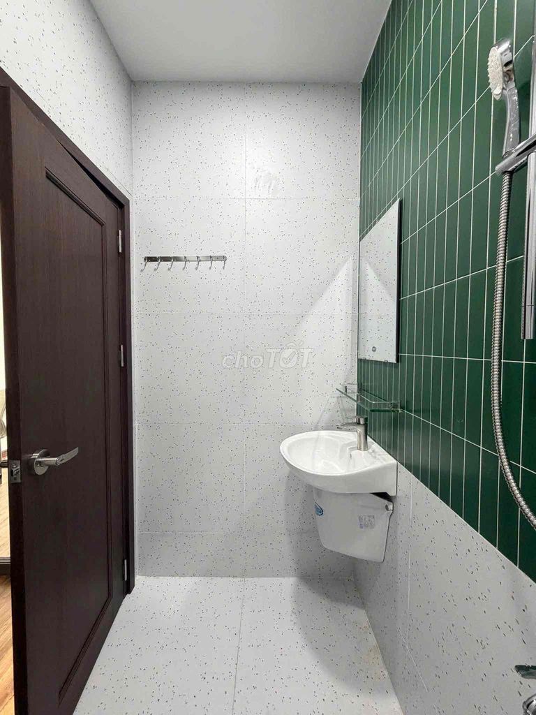 A super-wide window studio with Lotte closing interior