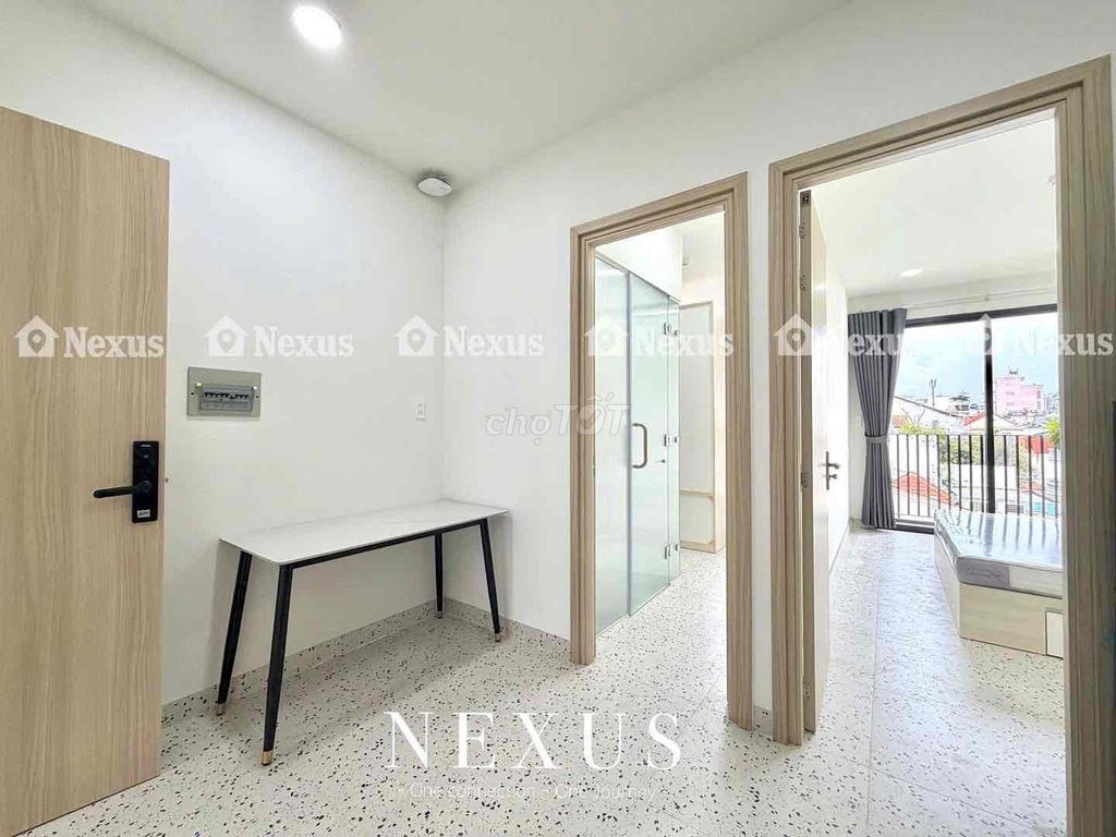 The two balcony bedrooms are right here in Hoàng Văn Thụ Park.