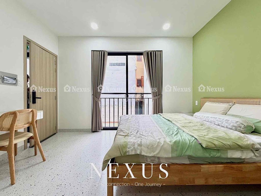 The two balcony bedrooms are right here in Hoàng Văn Thụ Park.