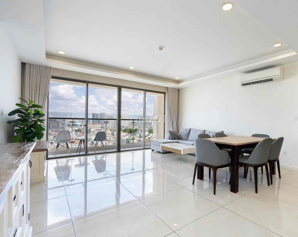 Rent the three bedrooms, two Masteri Millenniums. 4th.