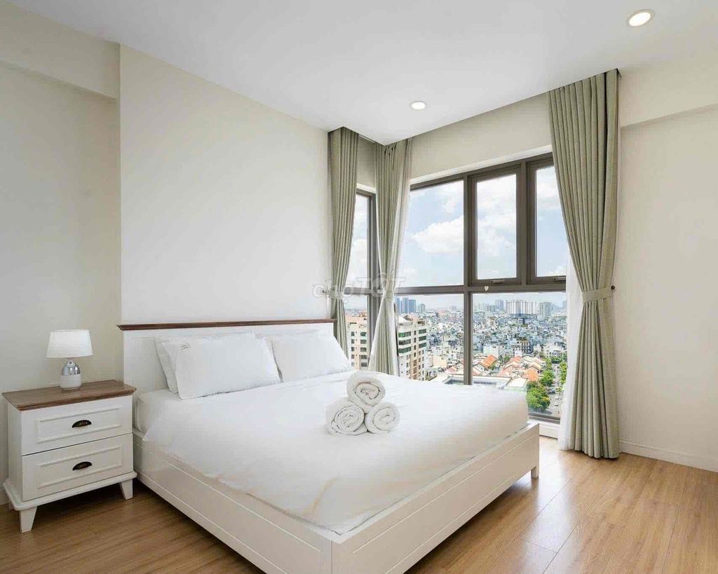 Rent the three bedrooms, two Masteri Millenniums. 4th.