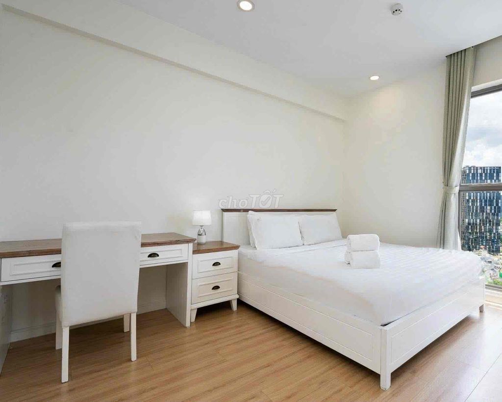 Rent the three bedrooms, two Masteri Millenniums. 4th.