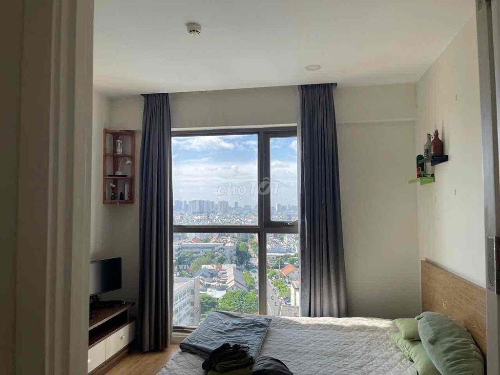 Rent the three bedrooms, two Masteri Millenniums. 4th.