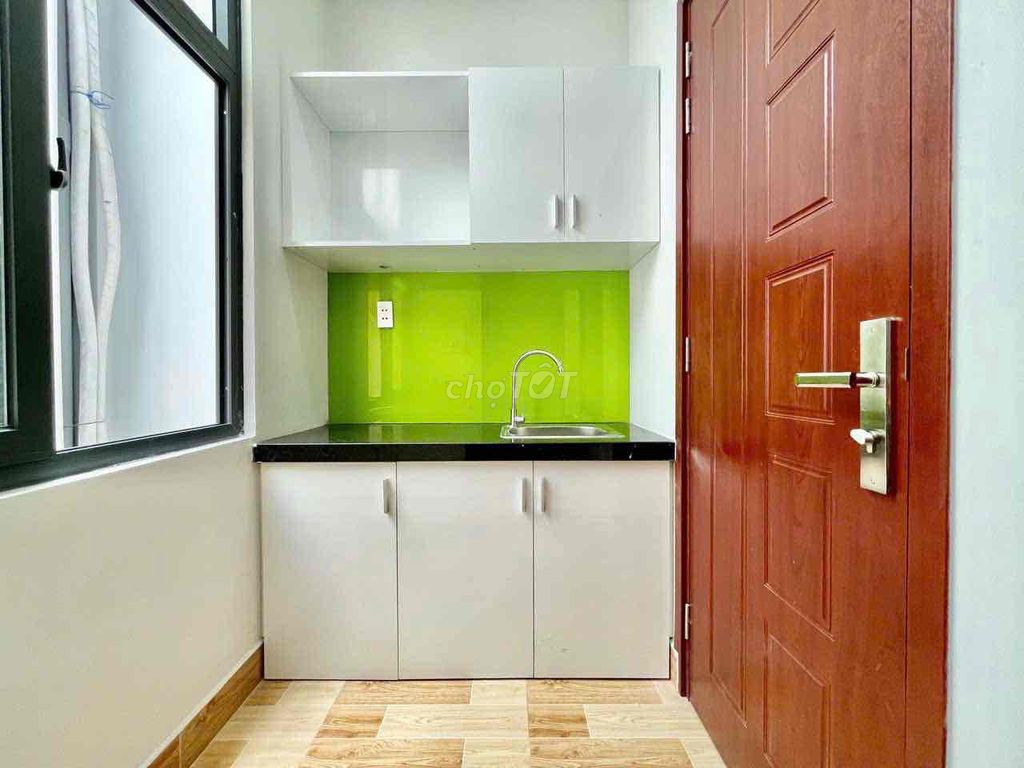 The kitchen room split full interior right at T3 - etown Station Republic