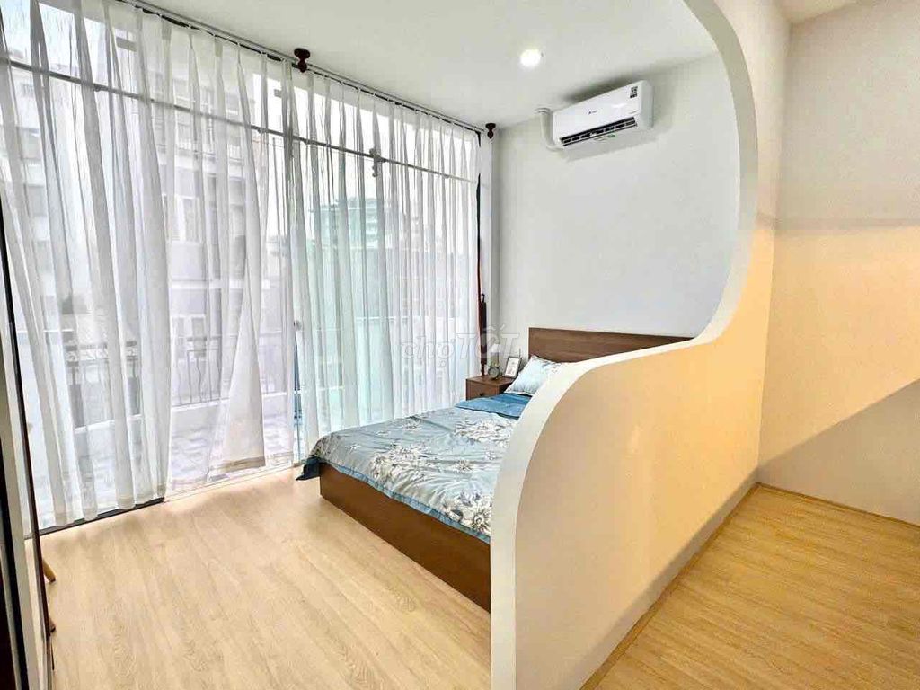 Rent a balcony studio -- Hoàng Diệu private washing machine, District 4