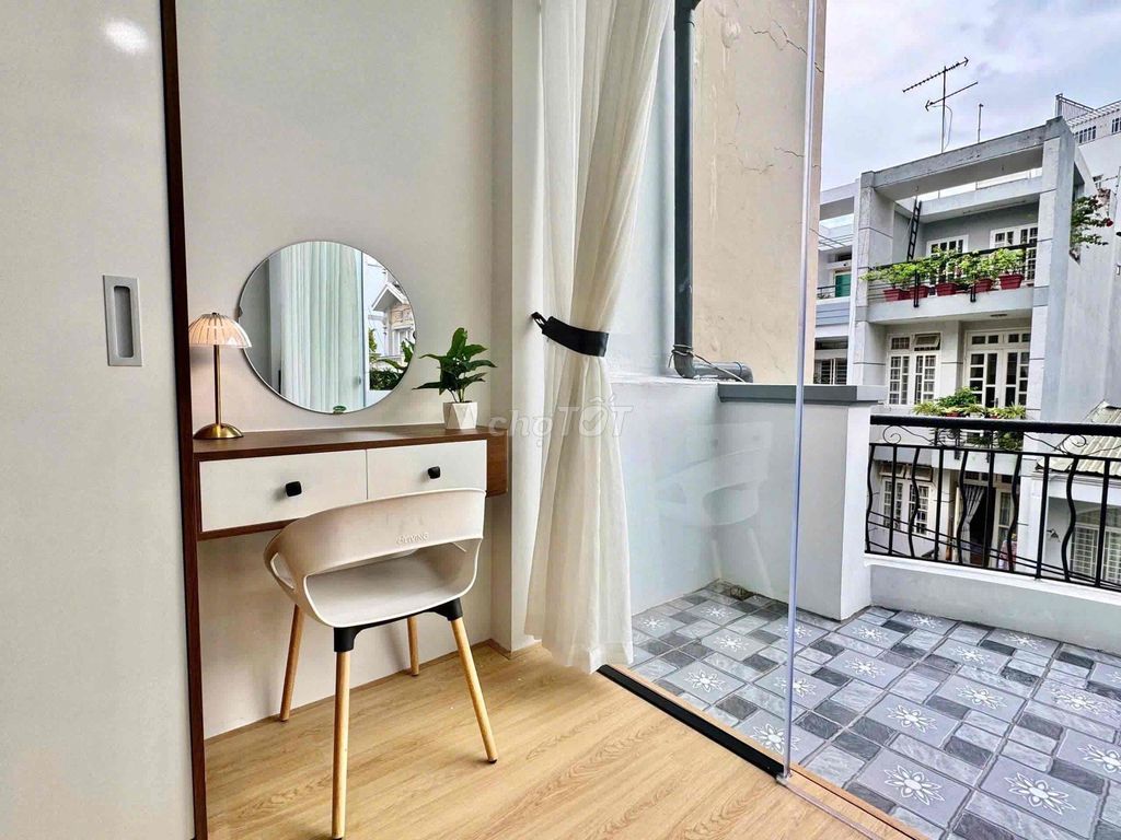 Rent a balcony studio -- Hoàng Diệu private washing machine, District 4