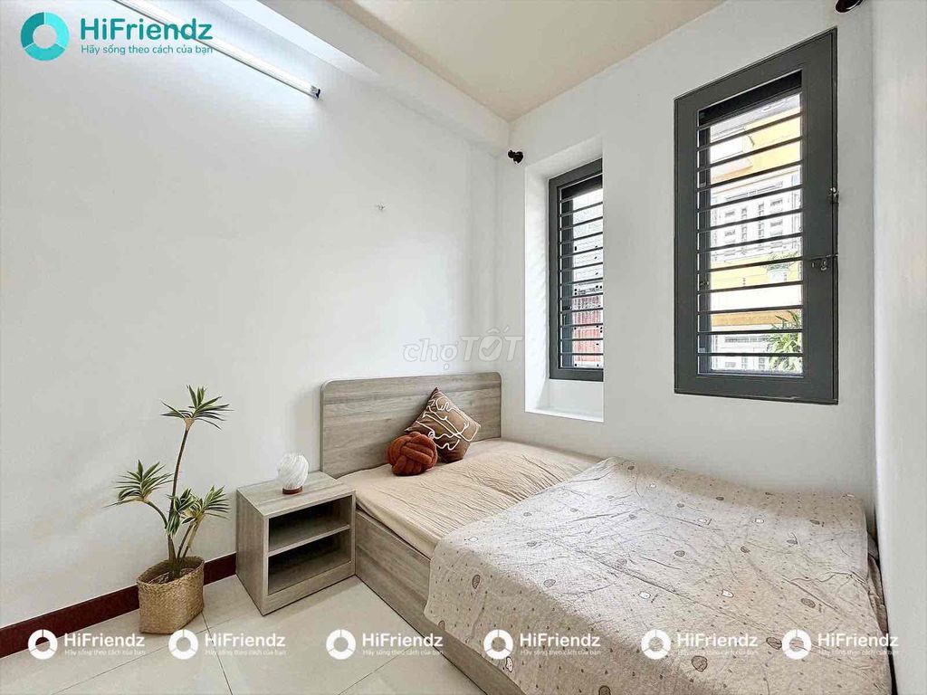 Super. One bedroom with Bancol separates the new kitchen.