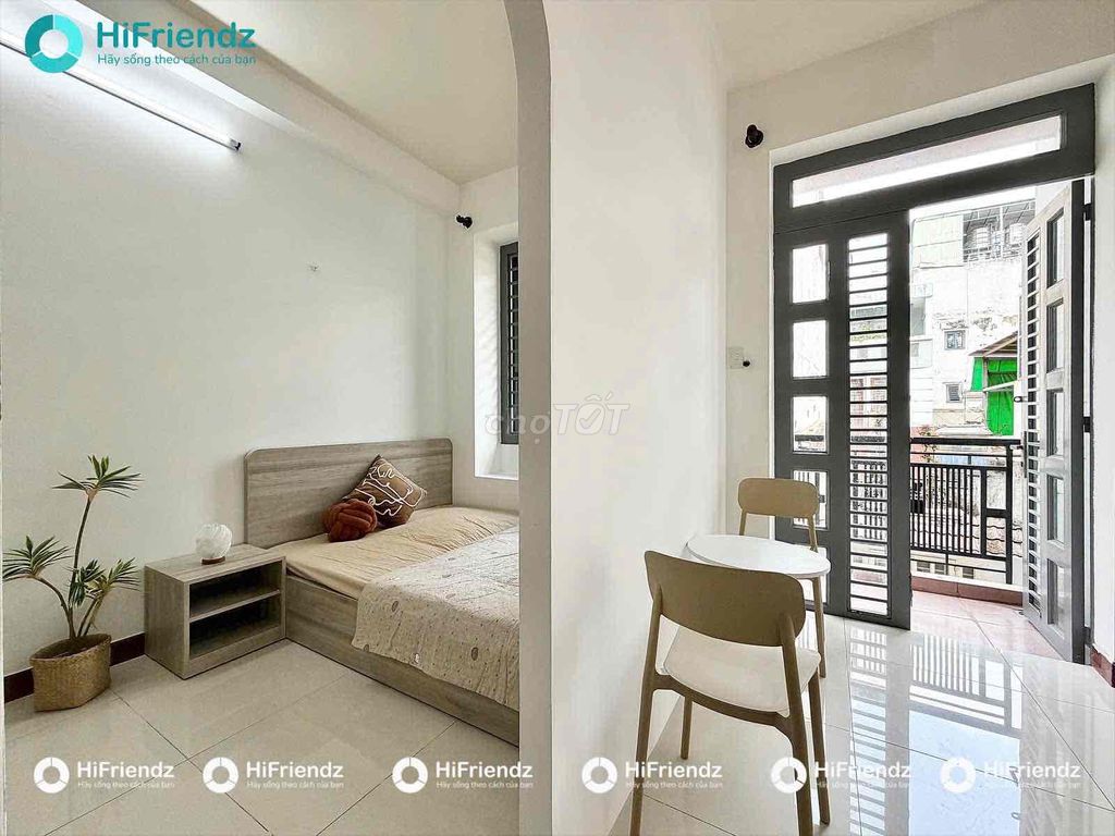 Super. One bedroom with Bancol separates the new kitchen.