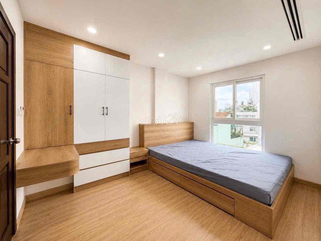 Full-time service apartment. A balcony bedroom, private washing windows at the airport.