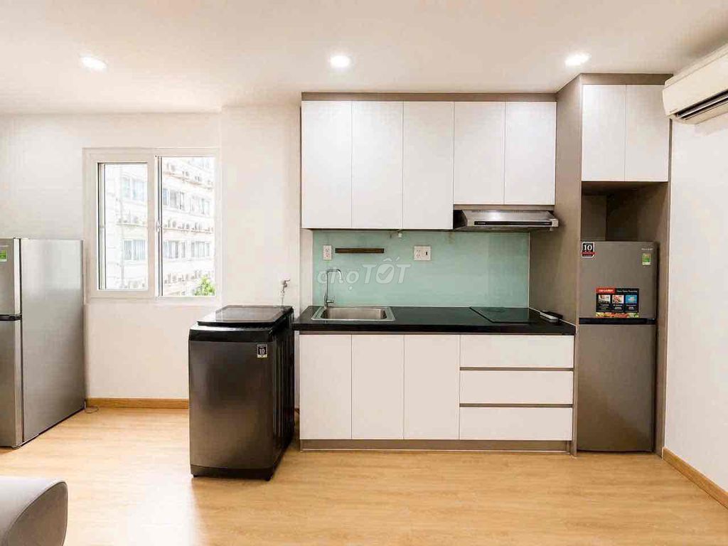 Full-time service apartment. A balcony bedroom, private washing windows at the airport.