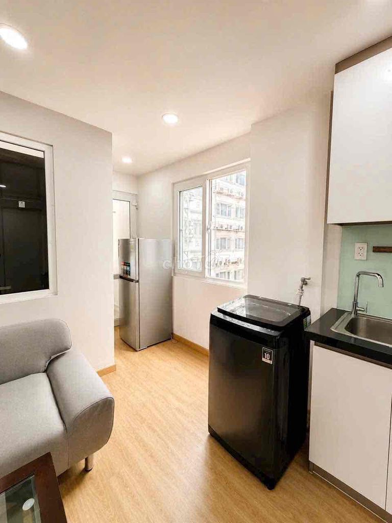 Full-time service apartment. A balcony bedroom, private washing windows at the airport.
