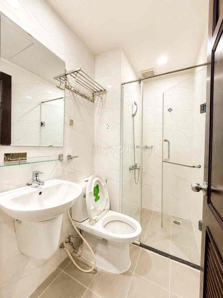 Full-time service apartment. A balcony bedroom, private washing windows at the airport.