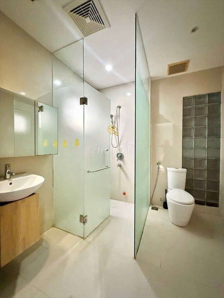 A two-room super. An elevator. Hoàng Văn Thụ. Phú Nhuận.