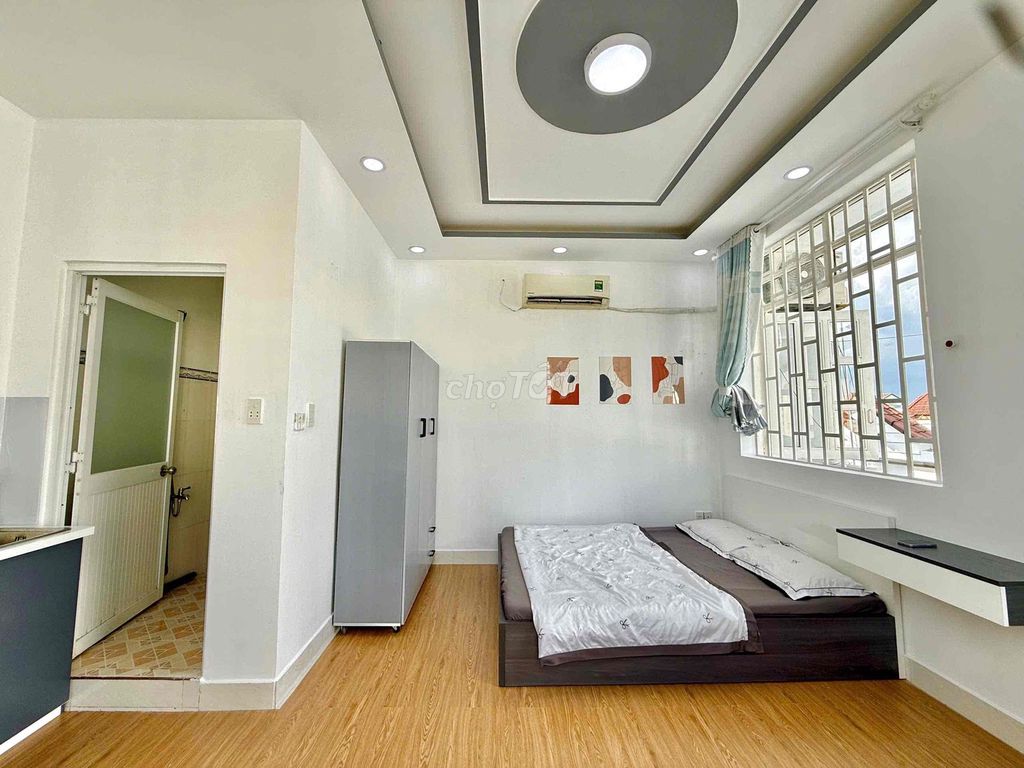 Rent the apartment full of furniture right next to District 7