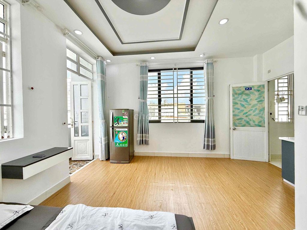 Rent the apartment full of furniture right next to District 7