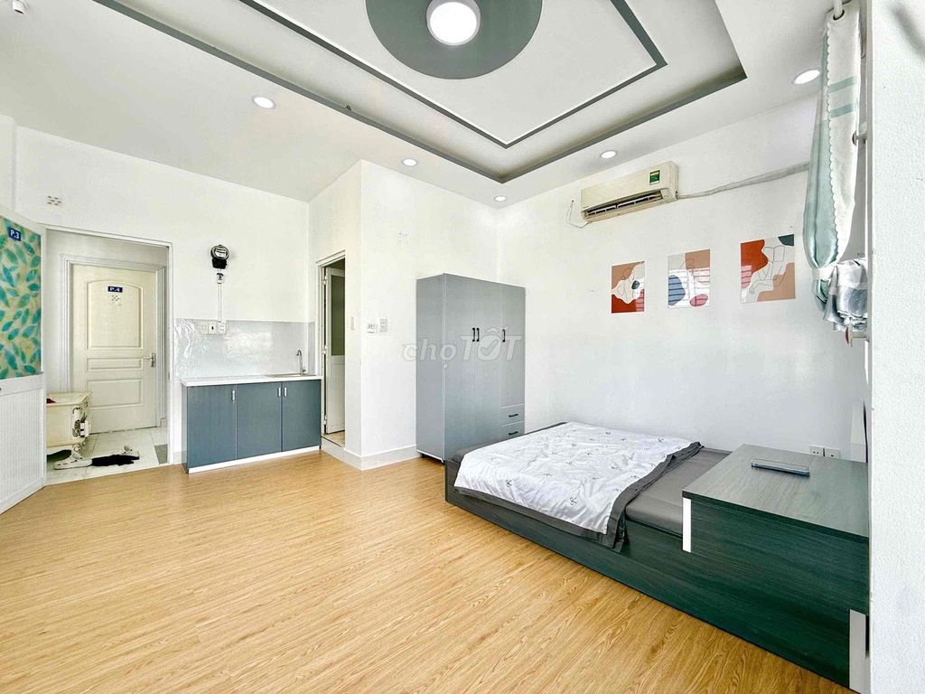 Rent the apartment full of furniture right next to District 7