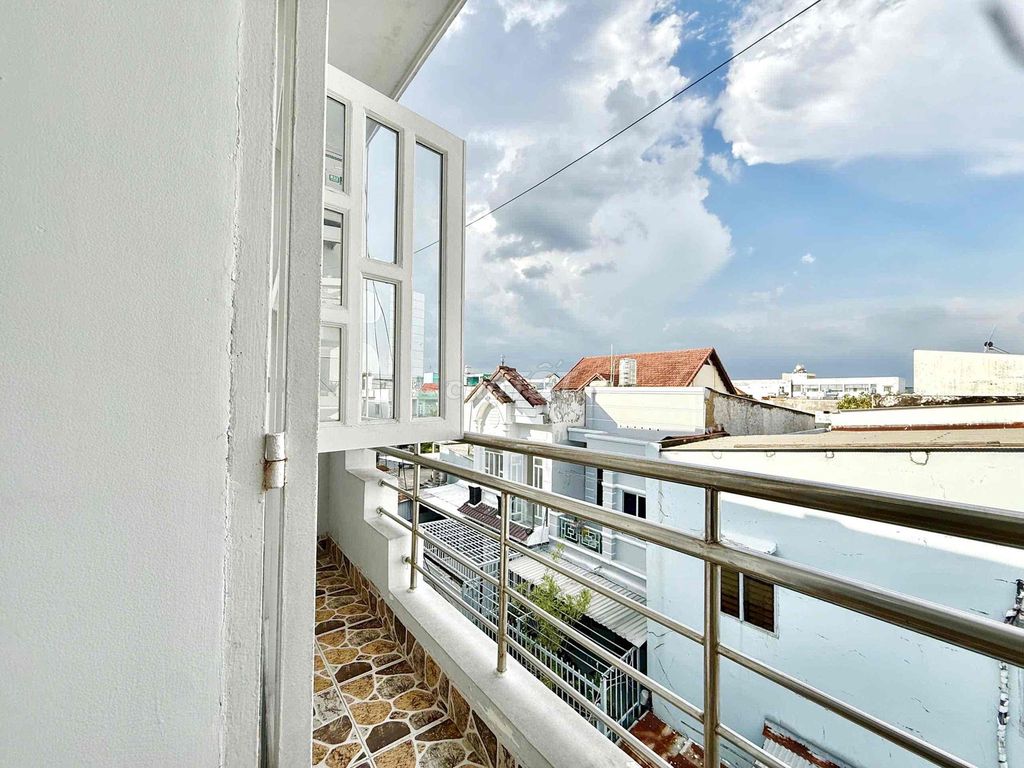 Rent the apartment full of furniture right next to District 7