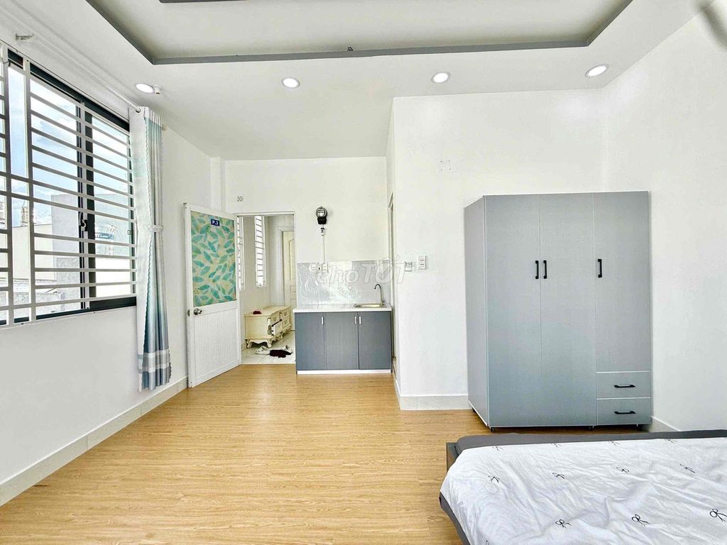 Rent the apartment full of furniture right next to District 7