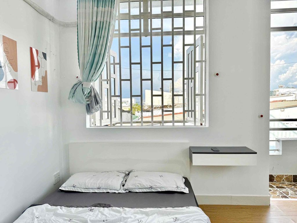 Rent the apartment full of furniture right next to District 7
