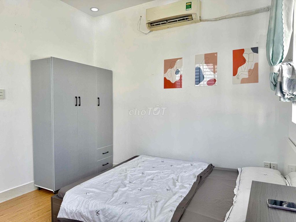 Rent the apartment full of furniture right next to District 7