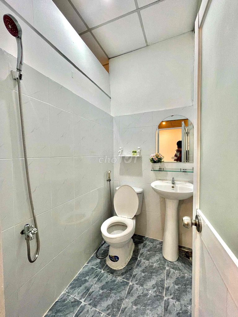 The studio is full of cheap interiors that fit svien, nvvp right on the Third.