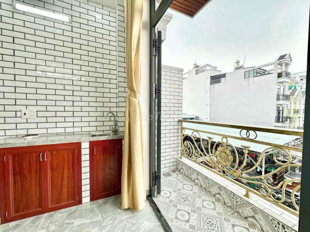 Rent the apartment. Nine bedrooms. Nine toilets.