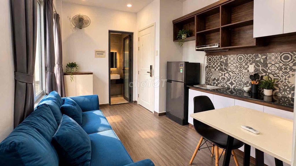 The apartment is a full bedroom with a cool balcony, District 1 9 million3.
