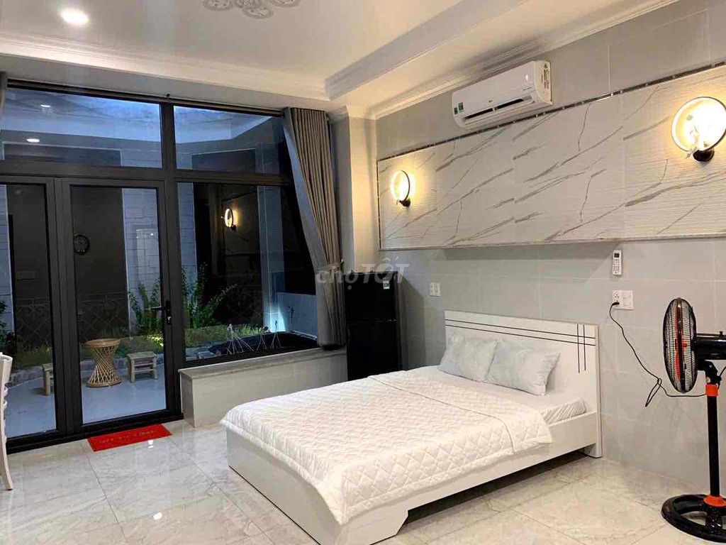 Rent the apartment 50 meters, right at Phan Xích Long.