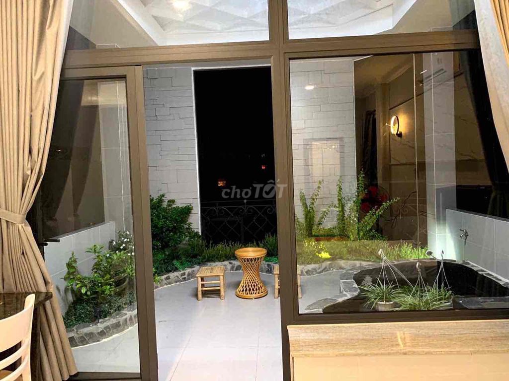 Rent the apartment 50 meters, right at Phan Xích Long.