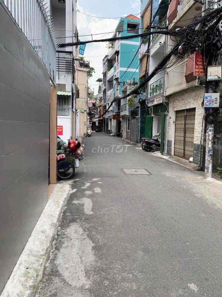Rent the apartment 50 meters, right at Phan Xích Long.