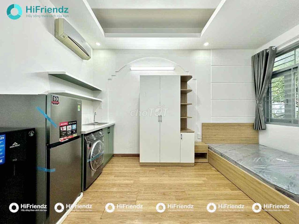 Rent the new Cộng Hoà etown balcony studio.
