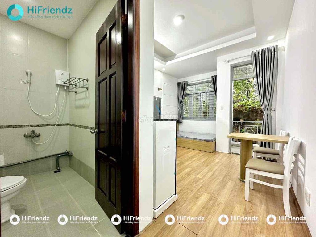 Rent the new Cộng Hoà etown balcony studio.