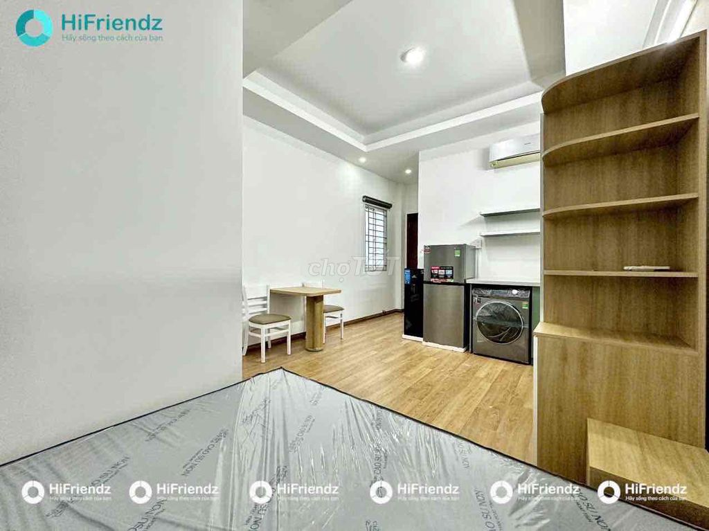 Rent the new Cộng Hoà etown balcony studio.