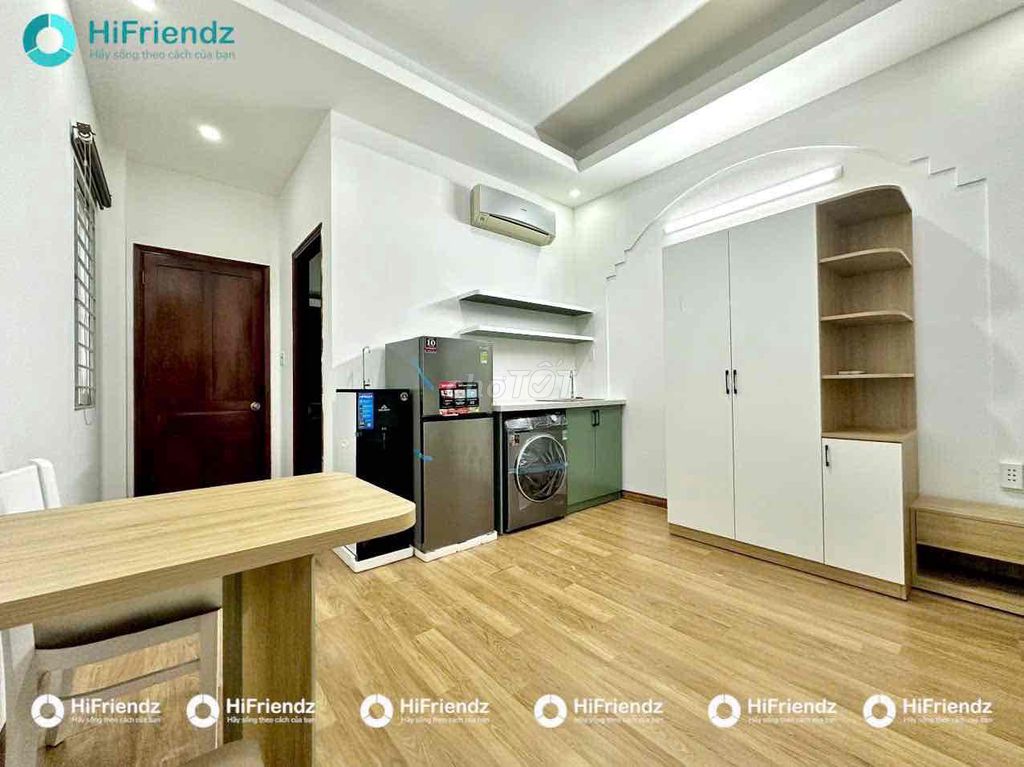 Rent the new Cộng Hoà etown balcony studio.