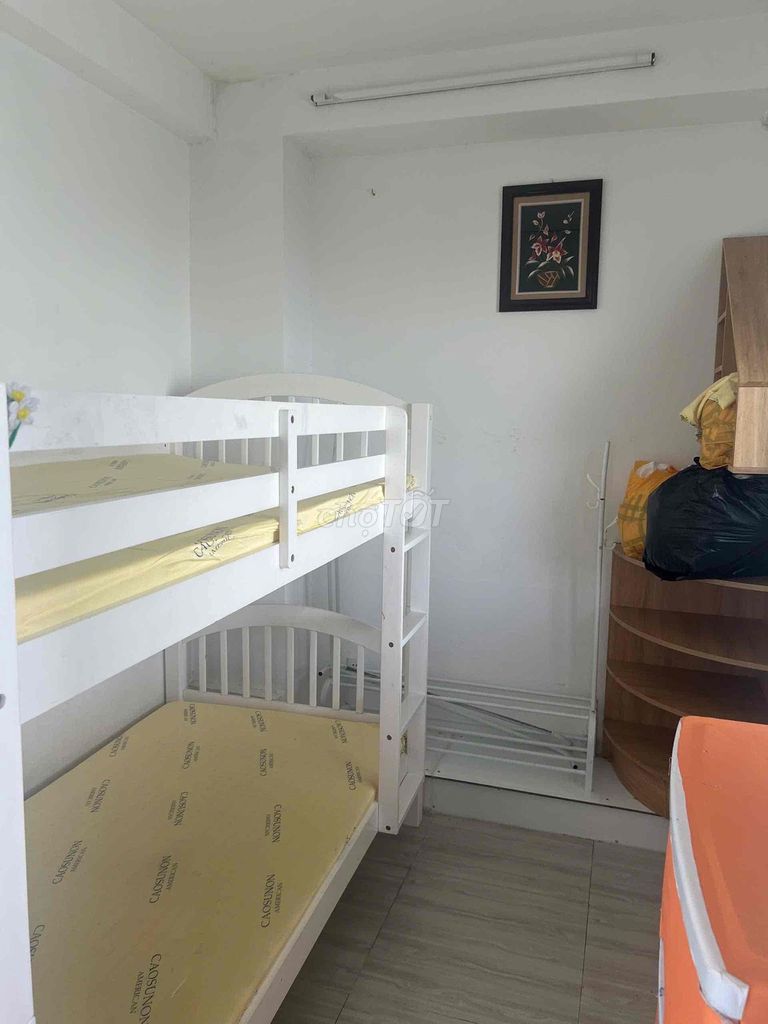 We need to get to the dorm right at Lang's Gate - 45 beds + 1 single room.