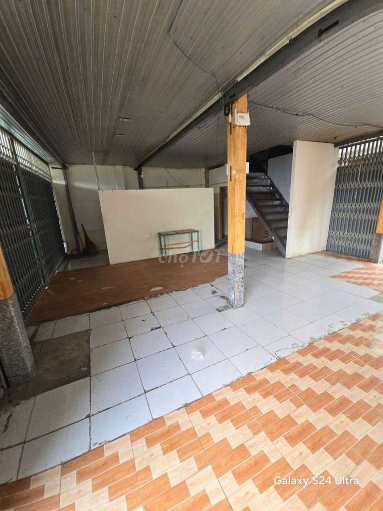 Near cv GioZA 12 018 meters 96 m2 + 2x50 truck path 9 million a month