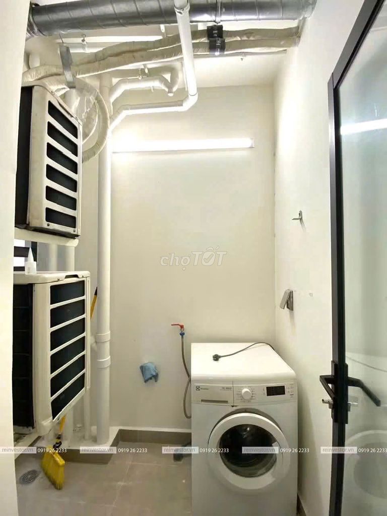 The cargo basket rents Akari City Võ Văn Kiệt, 2 bedrooms for 8 million.