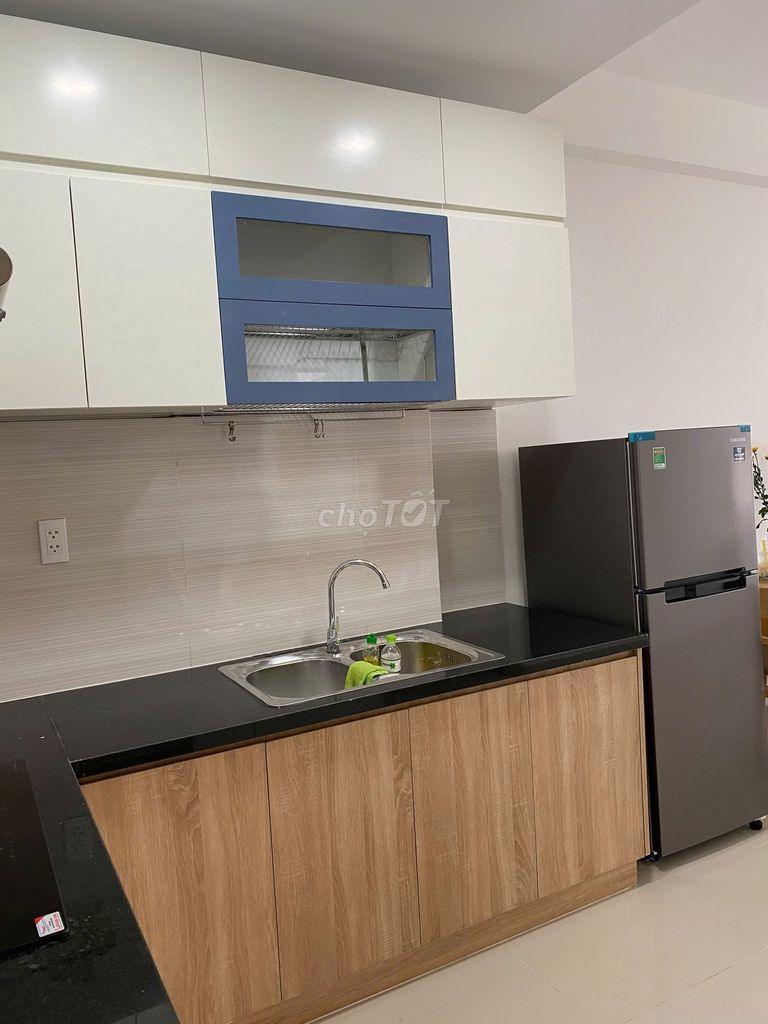 We're renting Saigon Gateway 2 bedrooms 8.5 million with interiors, lovely owners.