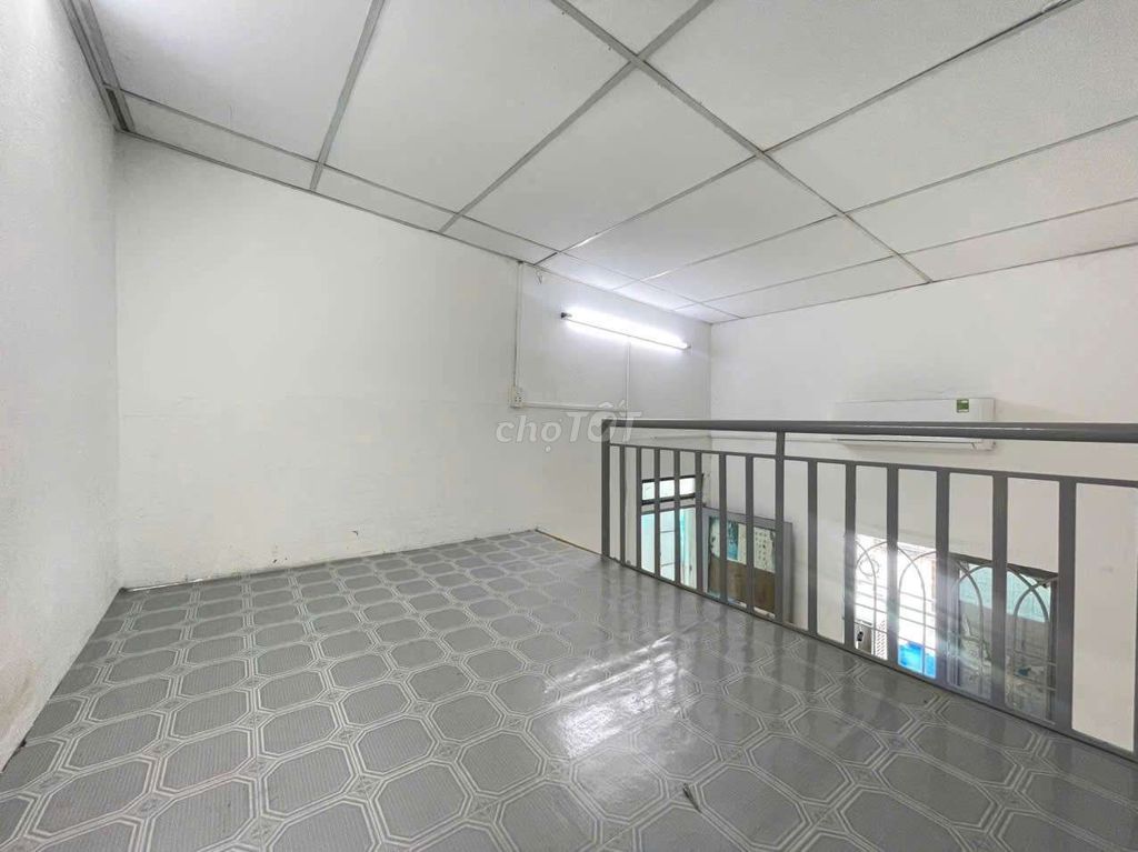 Go to Trần Bá Giao Gò Vấp's bedroom.