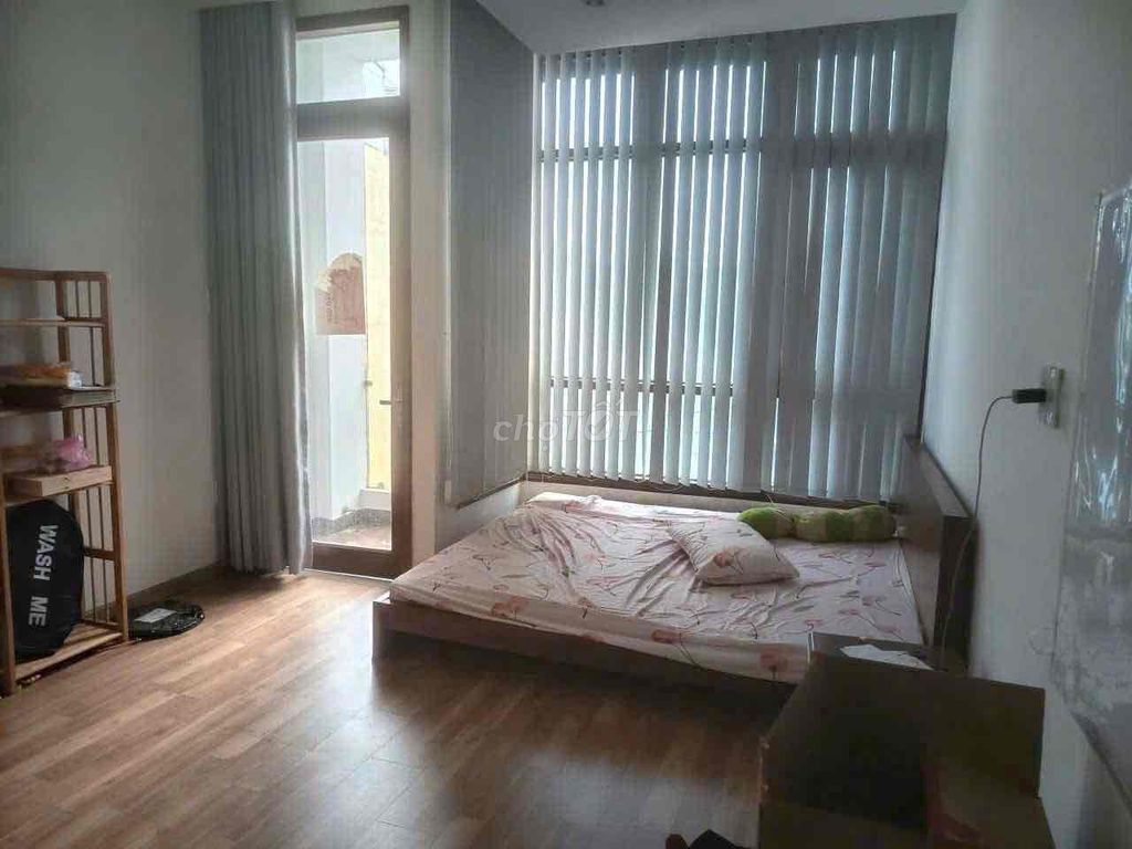 - Four bedrooms, five bathrooms.