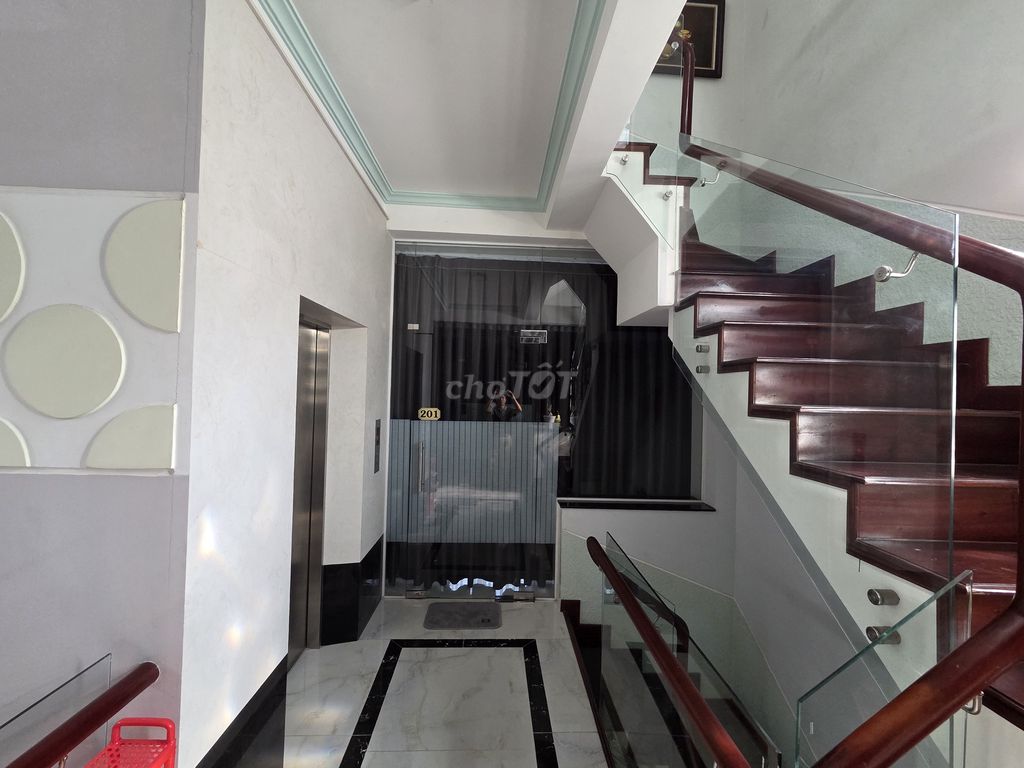 Small apartment on Âu Dương Lân.
