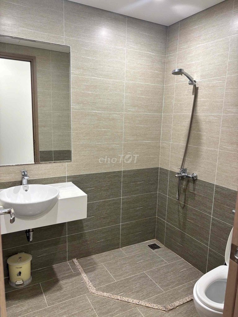 Rent a bedroom. A bathroom in two bedrooms in Vinhomes Grand Park.