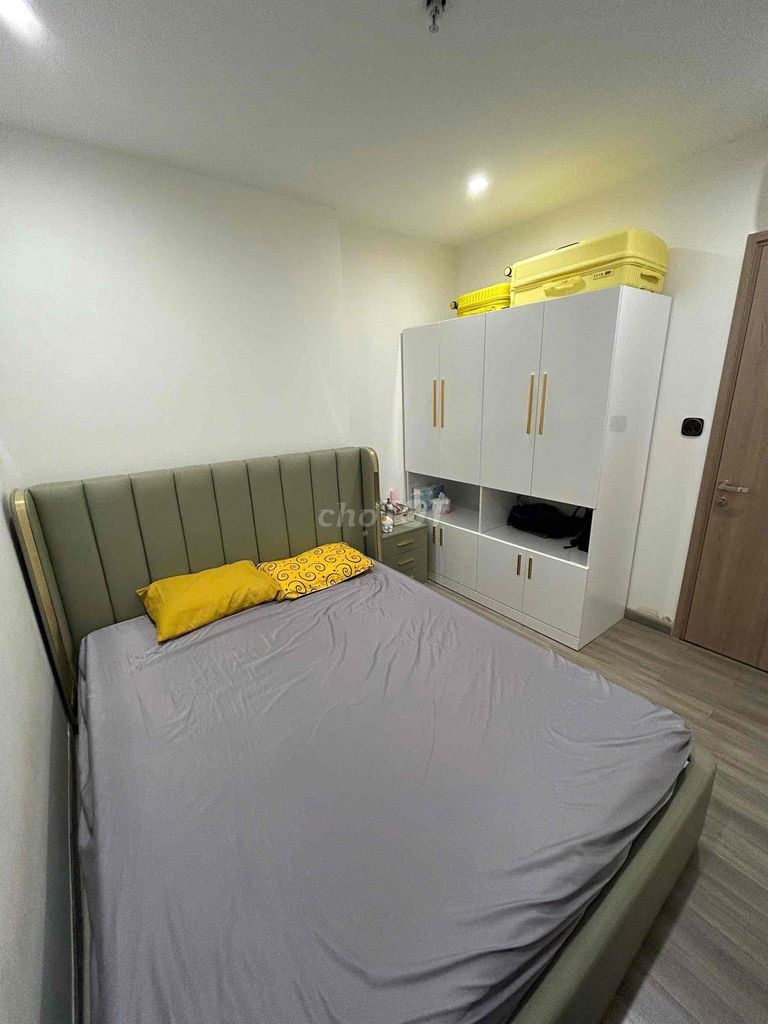 Rent a bedroom. A bathroom in two bedrooms in Vinhomes Grand Park.