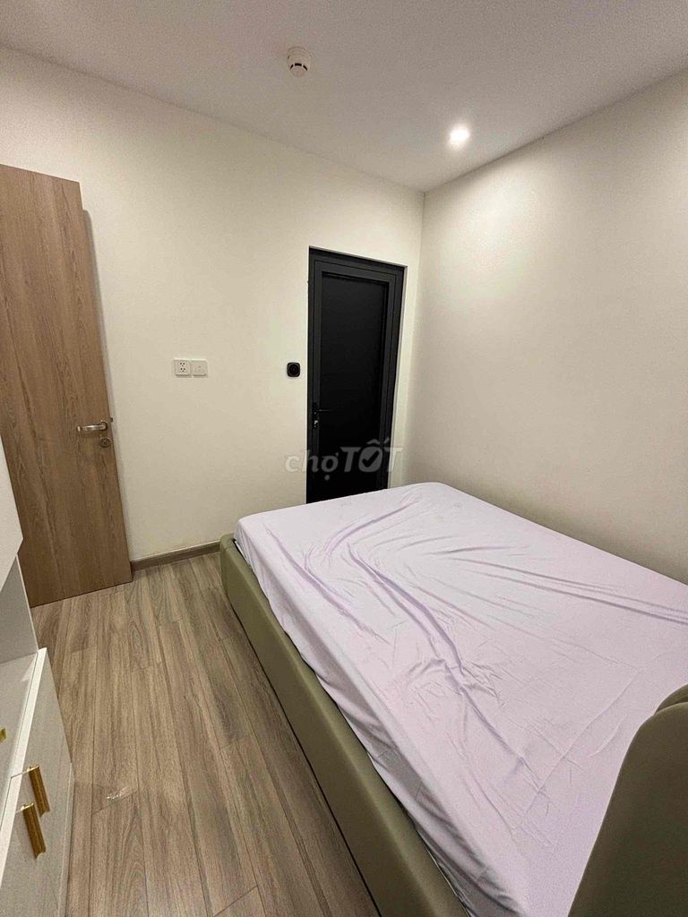 Rent a bedroom. A bathroom in two bedrooms in Vinhomes Grand Park.