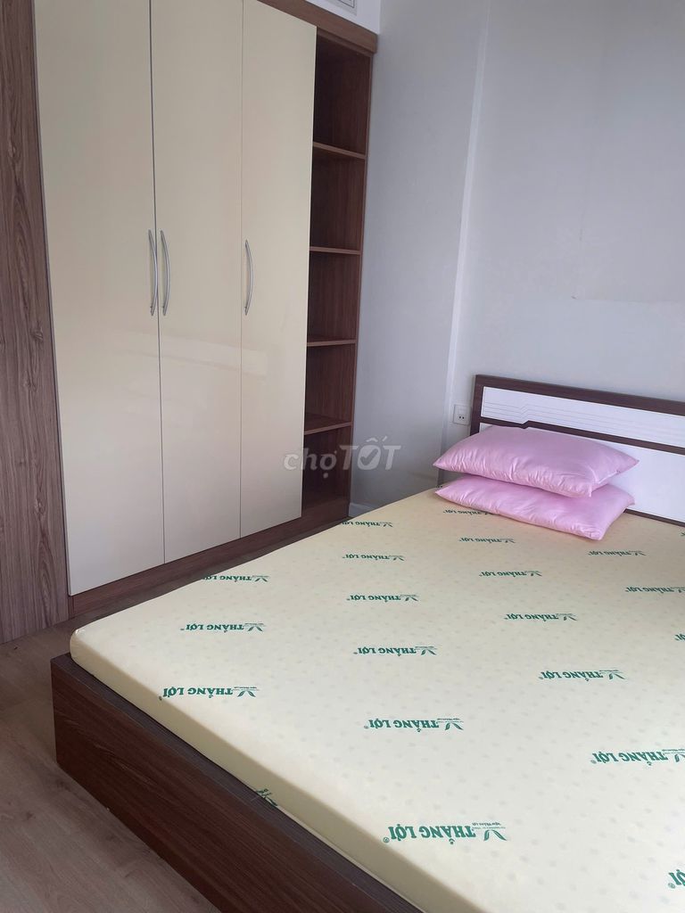 Rent the Rivera Park apartment, 10, 74 meters, 2 bedrooms, enough furniture, for 18 million.
