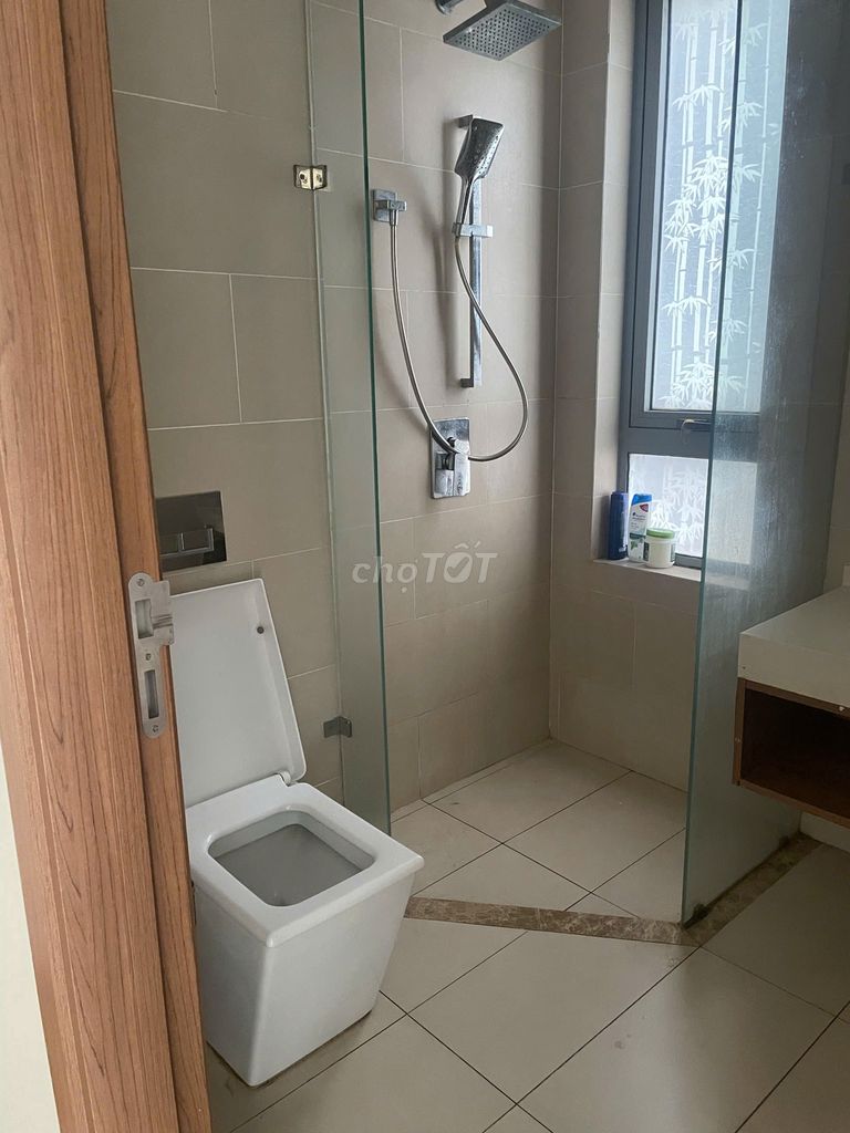 Rent the Rivera Park apartment, 10, 74 meters, 2 bedrooms, enough furniture, for 18 million.