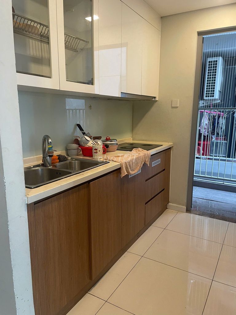 Rent the Rivera Park apartment, 10, 74 meters, 2 bedrooms, enough furniture, for 18 million.