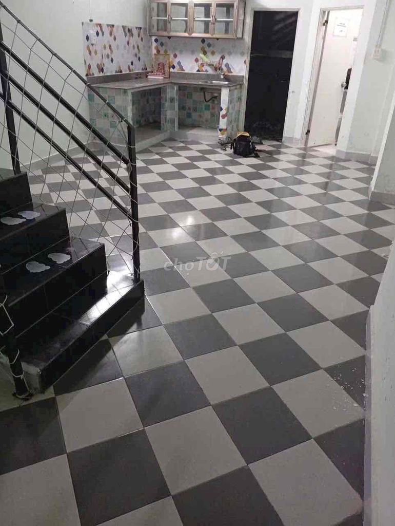 Rent a house that can do storage, at Thạnh Lộc District 12.