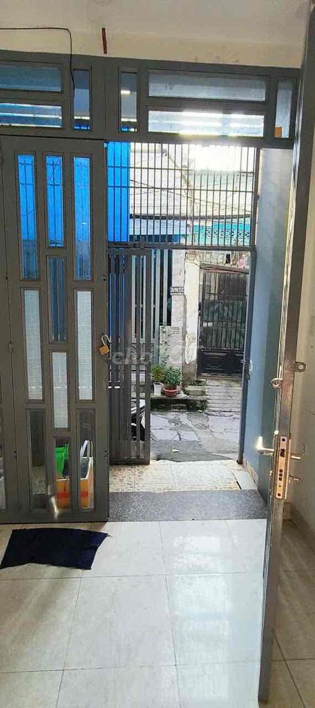 Rent a one-story apartment, living room, kitchen, two bedrooms, two toilets.